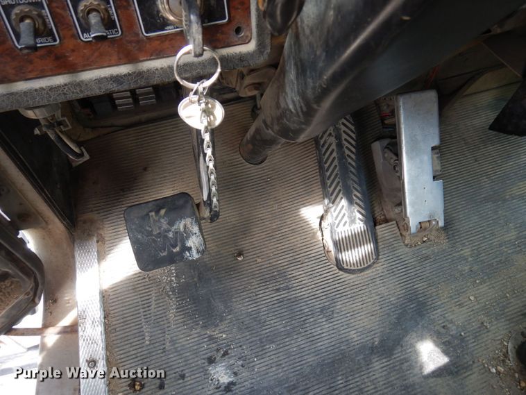 image for item AF9734 1999 Kenworth T600  semi truck