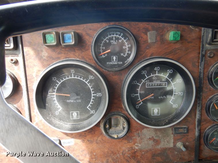 image for item AF9734 1999 Kenworth T600  semi truck