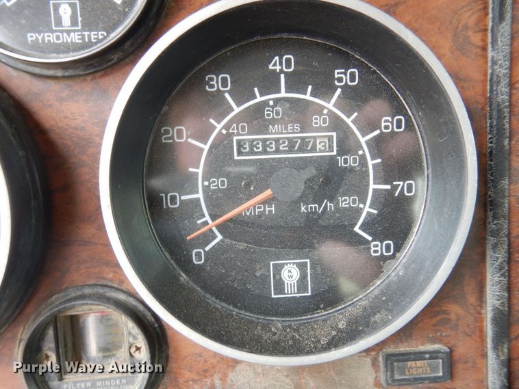 image for item AF9734 1999 Kenworth T600  semi truck