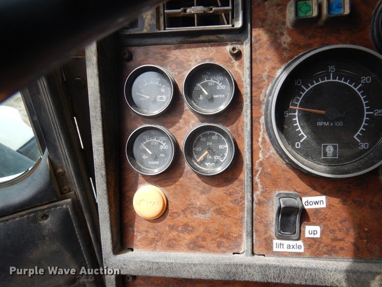 image for item AF9734 1999 Kenworth T600  semi truck