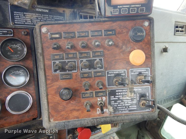 image for item AF9734 1999 Kenworth T600  semi truck