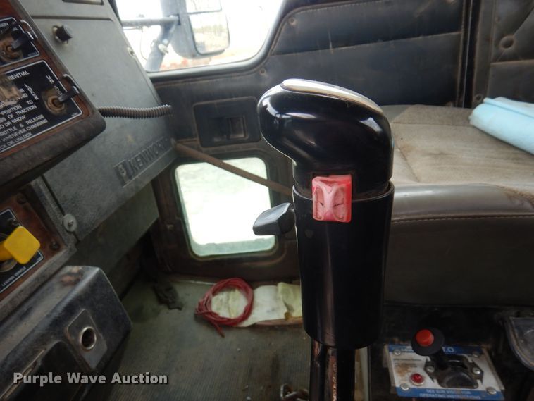 image for item AF9734 1999 Kenworth T600  semi truck