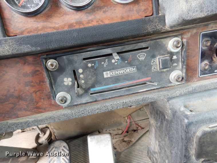 image for item AF9734 1999 Kenworth T600  semi truck