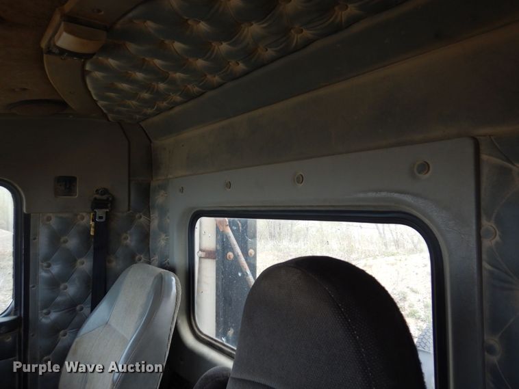 image for item AF9734 1999 Kenworth T600  semi truck