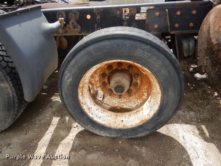 image for item AF9734 1999 Kenworth T600  semi truck