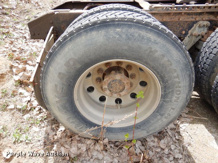 image for item AF9734 1999 Kenworth T600  semi truck