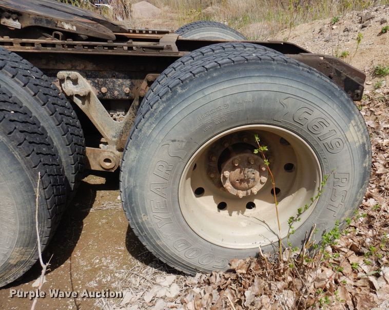 image for item AF9734 1999 Kenworth T600  semi truck