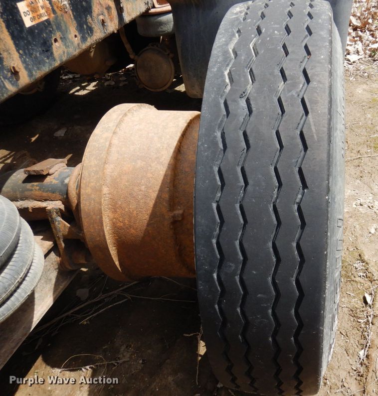 image for item AF9734 1999 Kenworth T600  semi truck