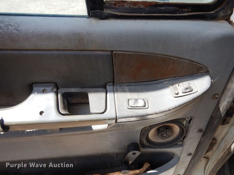 image for item AF9735 2004 Freightliner Columbia 120  semi truck