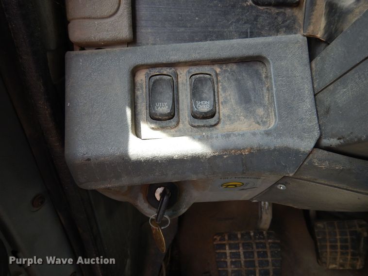 image for item AF9735 2004 Freightliner Columbia 120  semi truck