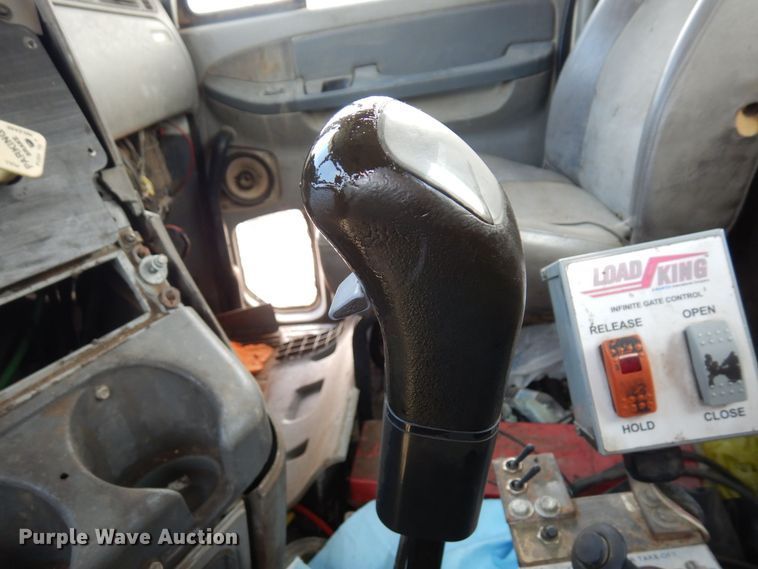 image for item AF9735 2004 Freightliner Columbia 120  semi truck