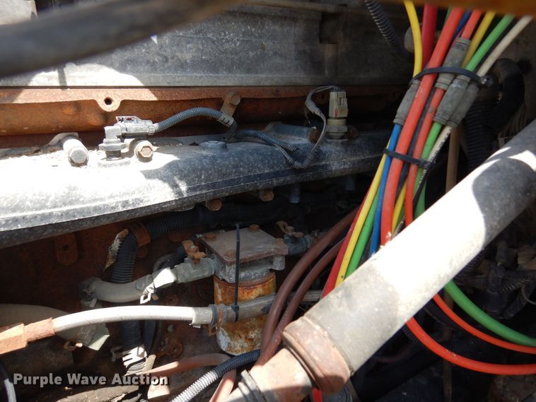 image for item AF9735 2004 Freightliner Columbia 120  semi truck