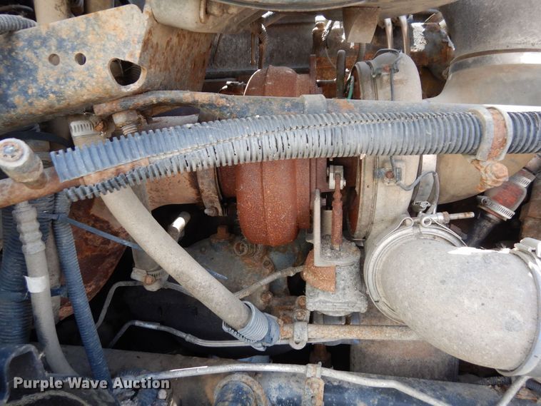 image for item AF9735 2004 Freightliner Columbia 120  semi truck