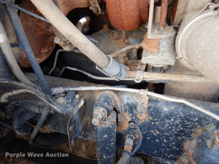 image for item AF9735 2004 Freightliner Columbia 120  semi truck