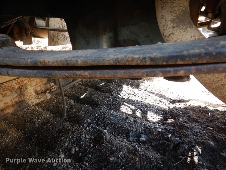 image for item AF9735 2004 Freightliner Columbia 120  semi truck