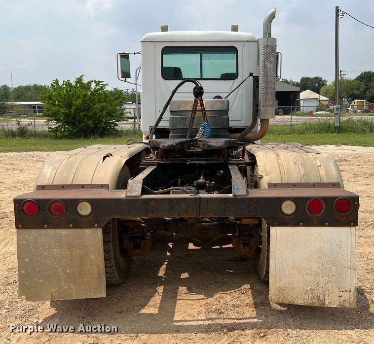 image for item DJ0832 1995 Mack CH613  semi truck