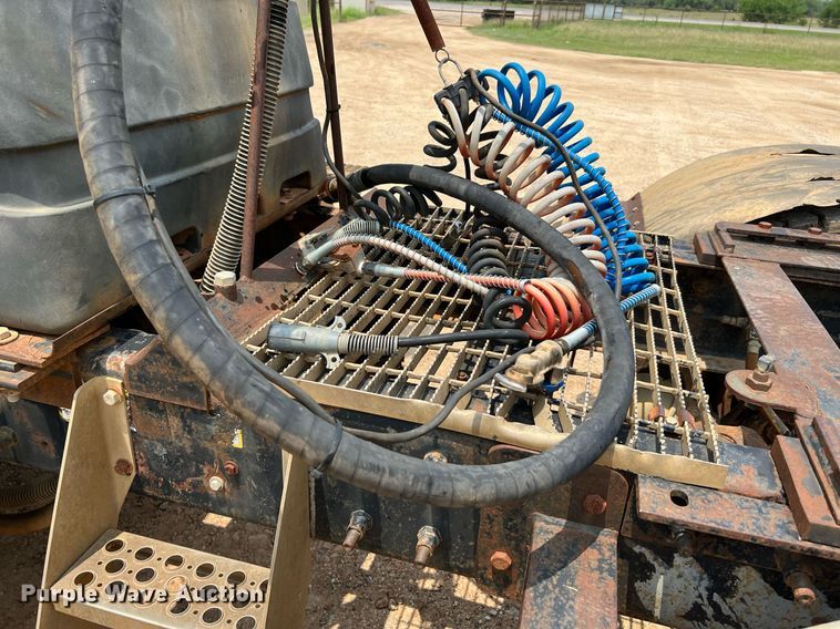 image for item DJ0832 1995 Mack CH613  semi truck