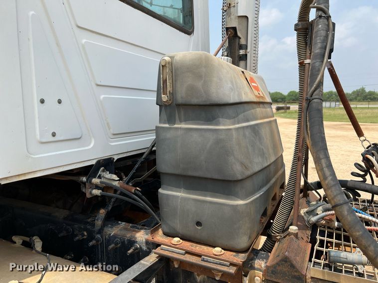 image for item DJ0832 1995 Mack CH613  semi truck