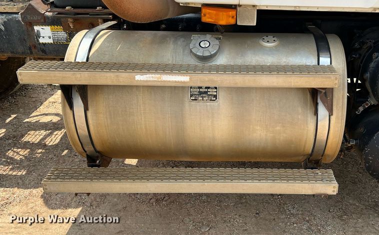 image for item DJ0832 1995 Mack CH613  semi truck