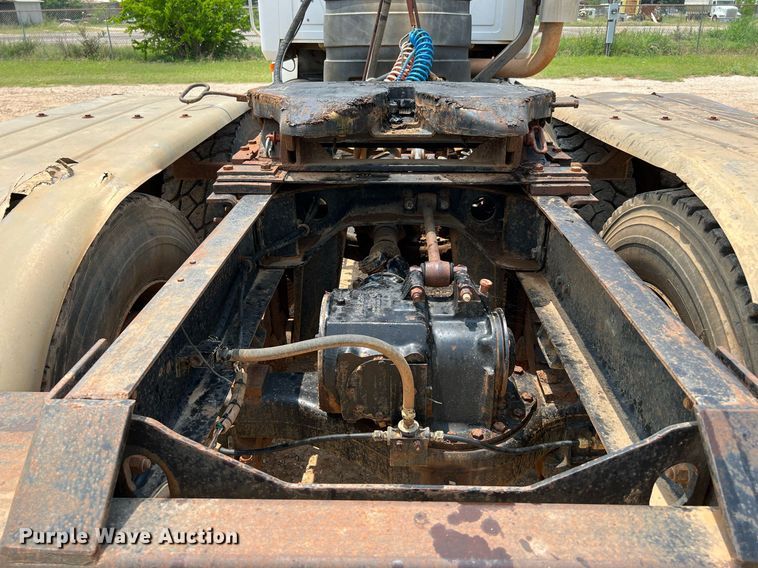 image for item DJ0832 1995 Mack CH613  semi truck