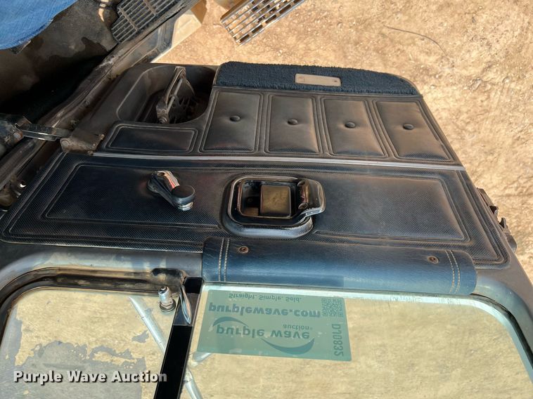 image for item DJ0832 1995 Mack CH613  semi truck