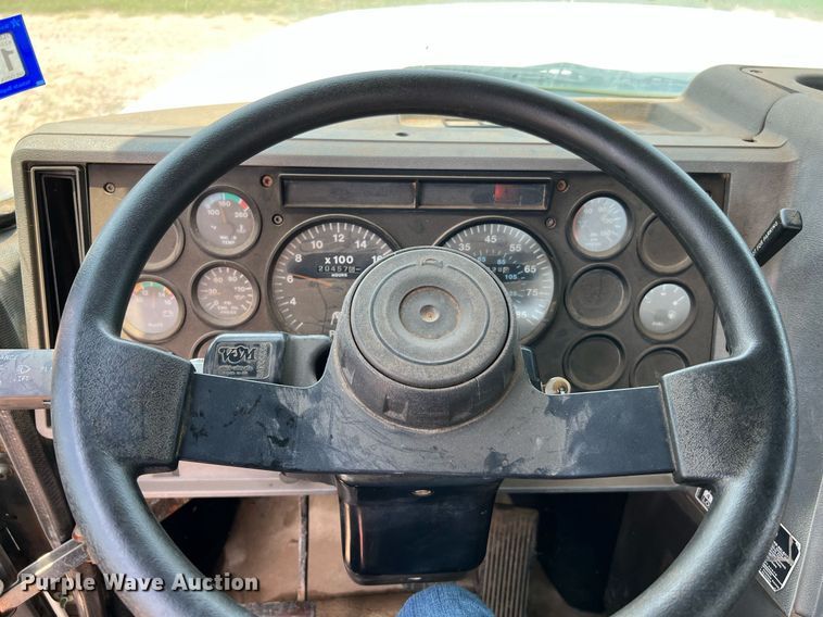 image for item DJ0832 1995 Mack CH613  semi truck