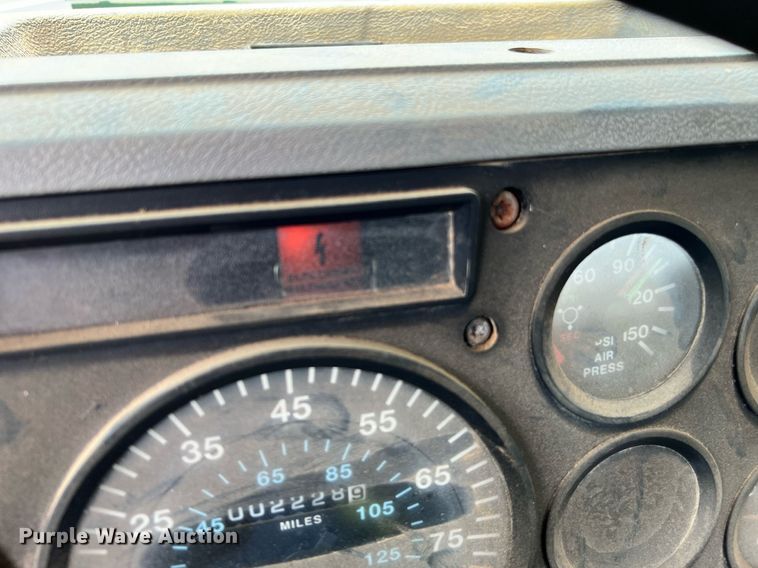 image for item DJ0832 1995 Mack CH613  semi truck