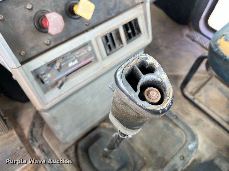 image for item DJ0832 1995 Mack CH613  semi truck