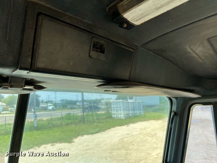 image for item DJ0832 1995 Mack CH613  semi truck