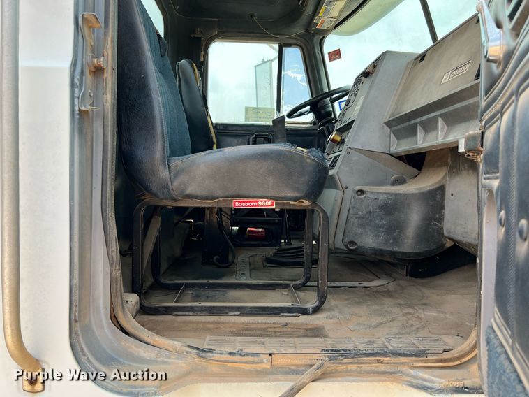 image for item DJ0832 1995 Mack CH613  semi truck