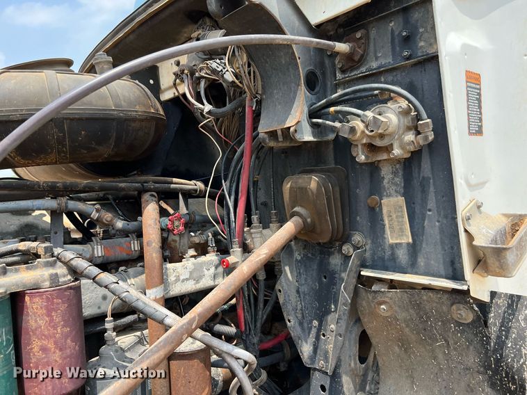 image for item DJ0832 1995 Mack CH613  semi truck