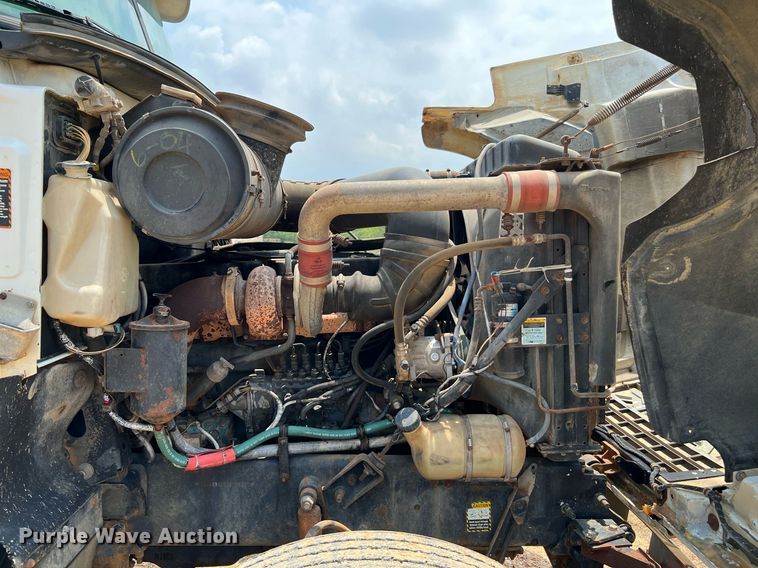 image for item DJ0832 1995 Mack CH613  semi truck