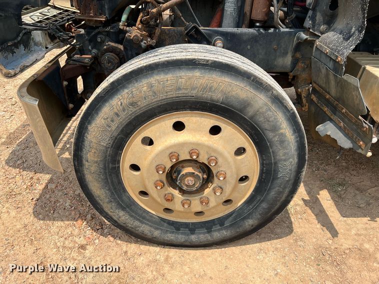 image for item DJ0832 1995 Mack CH613  semi truck