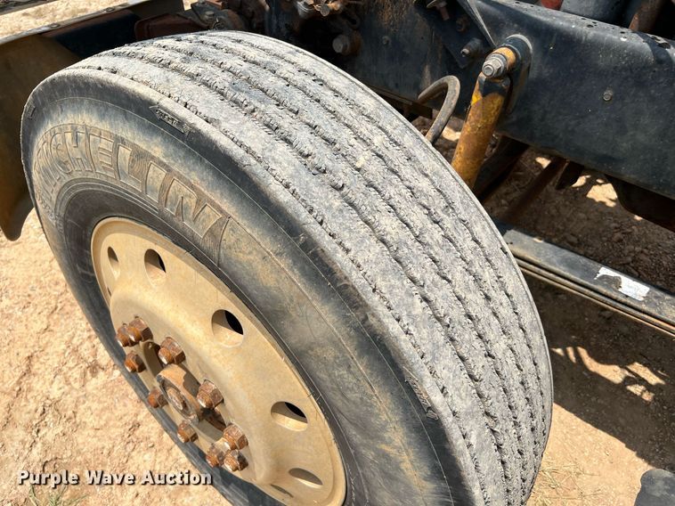 image for item DJ0832 1995 Mack CH613  semi truck