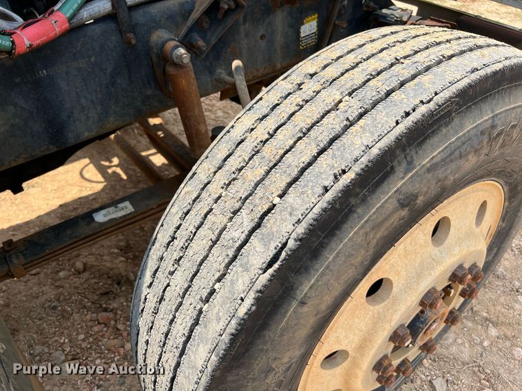 image for item DJ0832 1995 Mack CH613  semi truck