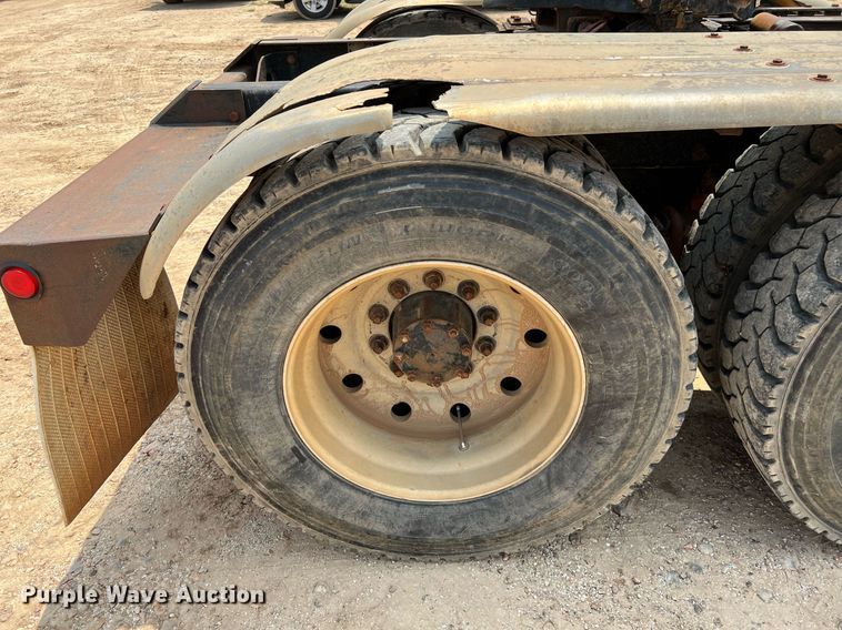 image for item DJ0832 1995 Mack CH613  semi truck