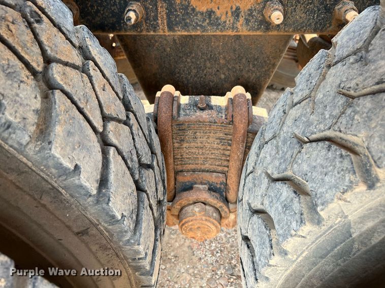 image for item DJ0832 1995 Mack CH613  semi truck