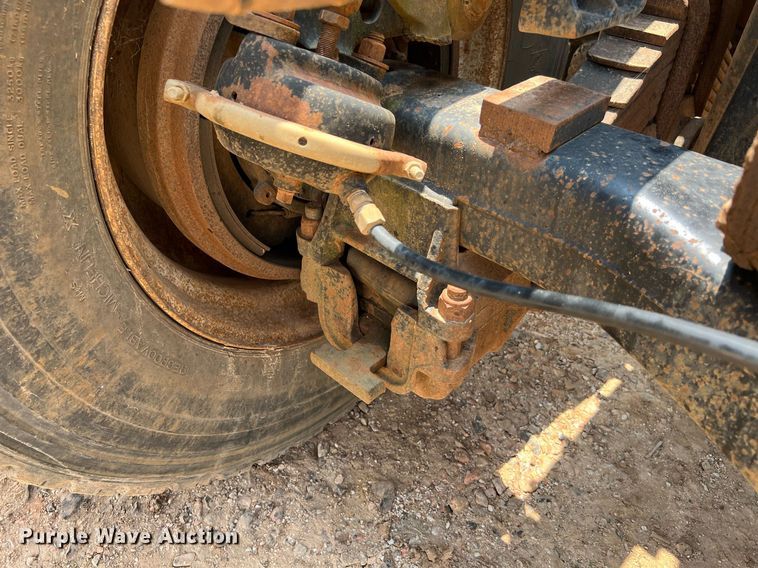 image for item DJ0832 1995 Mack CH613  semi truck