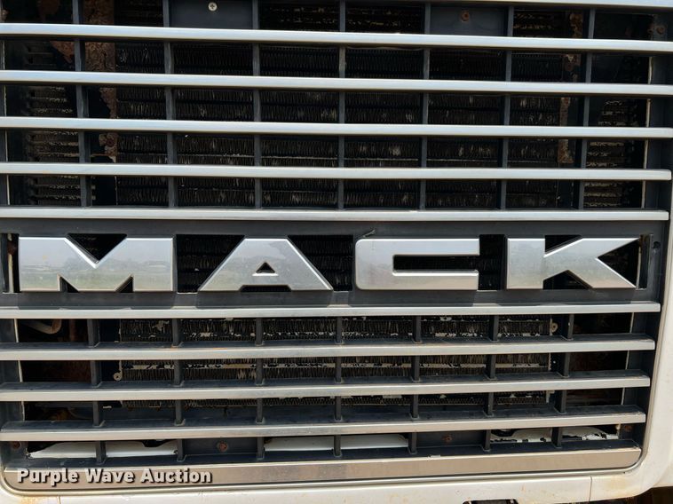 image for item DJ0832 1995 Mack CH613  semi truck