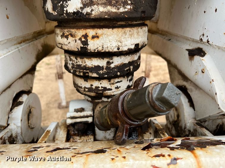 image for item DJ0835 2000 CPS  end dump trailer