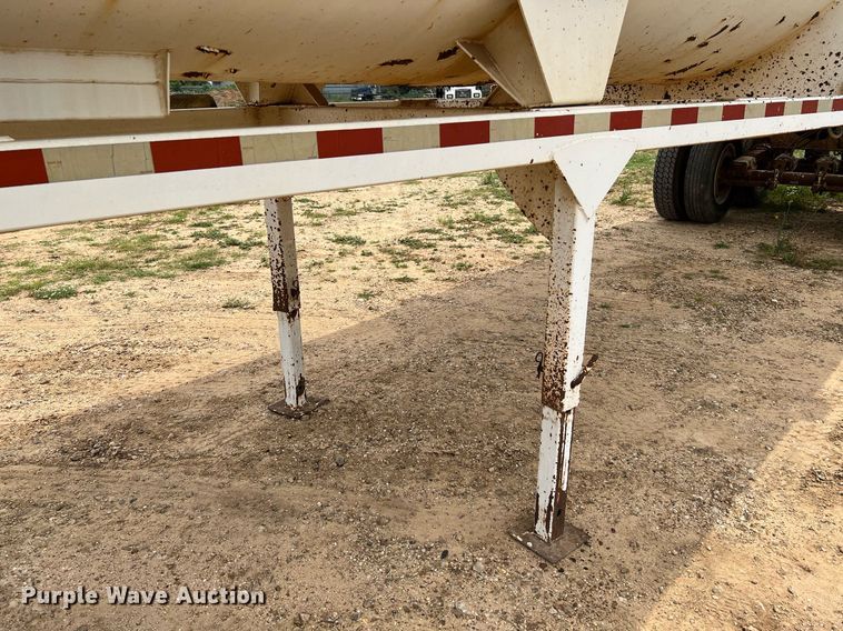 image for item DJ0835 2000 CPS  end dump trailer