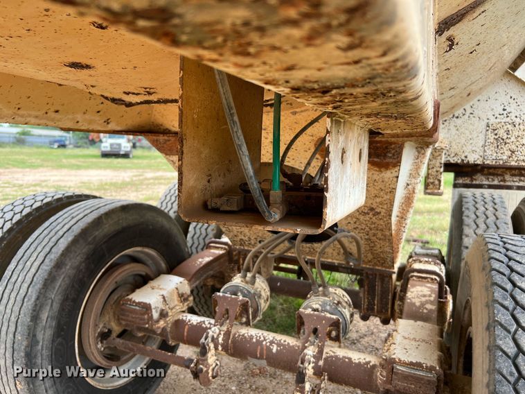 image for item DJ0835 2000 CPS  end dump trailer