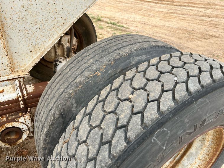 image for item DJ0835 2000 CPS  end dump trailer