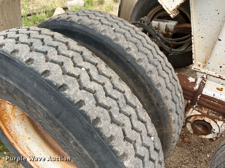 image for item DJ0835 2000 CPS  end dump trailer