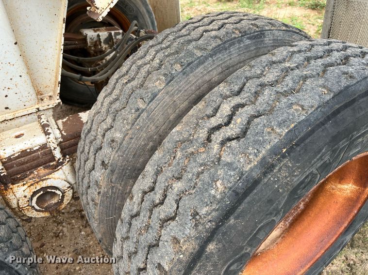 image for item DJ0835 2000 CPS  end dump trailer