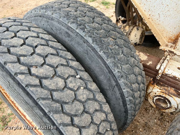 image for item DJ0835 2000 CPS  end dump trailer