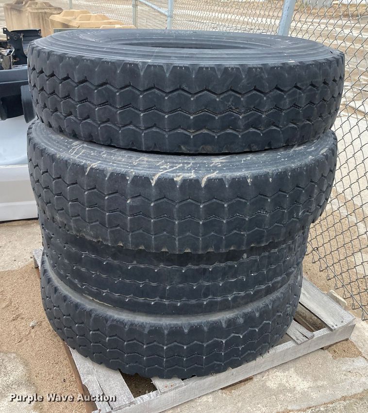 image for item DL2297 (4) Bridgestone M843 11R22.5 tires