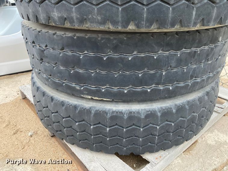image for item DL2297 (4) Bridgestone M843 11R22.5 tires