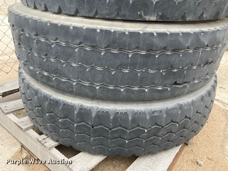 image for item DL2297 (4) Bridgestone M843 11R22.5 tires