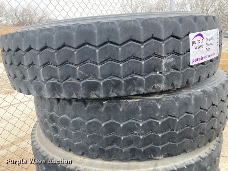 image for item DL2297 (4) Bridgestone M843 11R22.5 tires